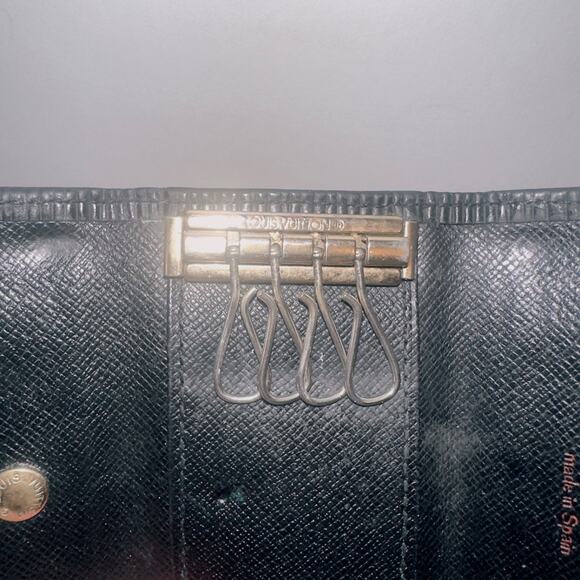 LOUIS VUITTON Key Case M63822 Epi Leather Black 4 Key Holder Multicle Noir matte - Picture 7 of 8